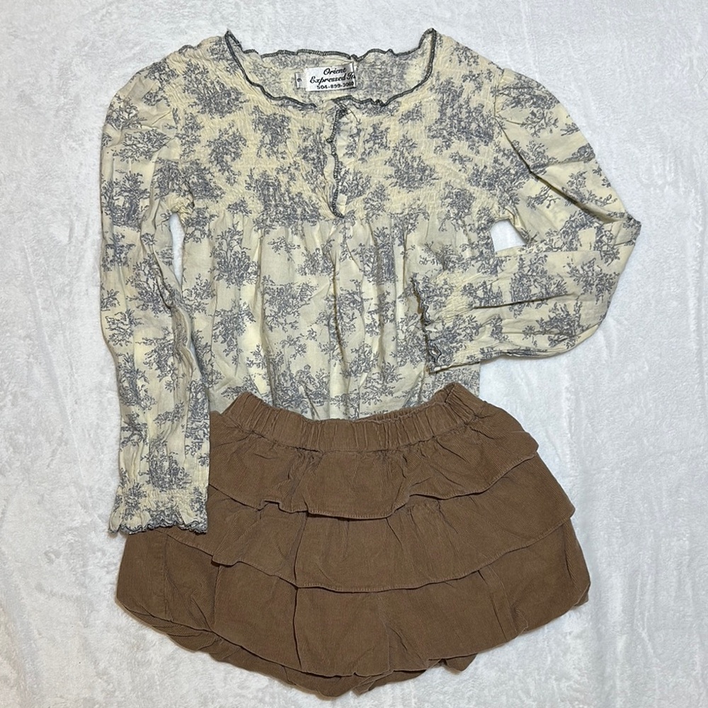 EUC blue/lavender smocked toile top & EUC Hannah Late ruffle tier bubble shorts